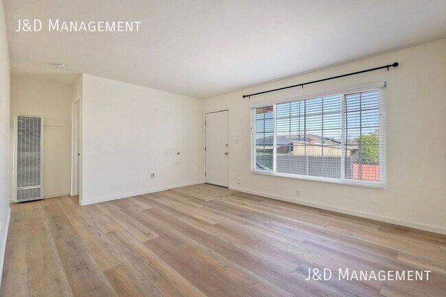 Foto del edificio - 3341 Chamoune Ave