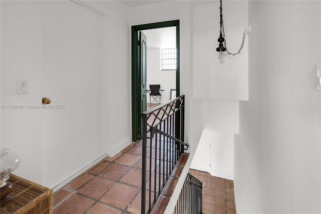 Foto del edificio - 7899 NE Bayshore Ct