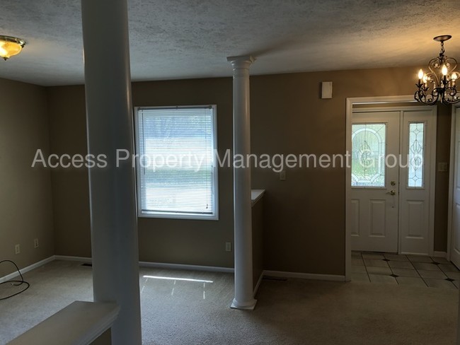 Building Photo - 3841 Kentridge Dr SE