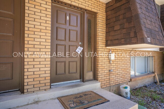 Building Photo - 32 E 925 N St