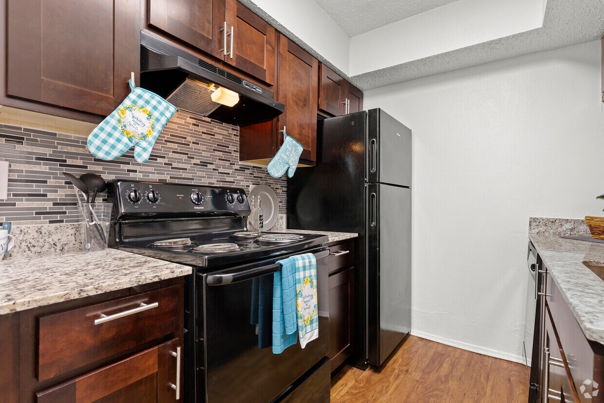 Stoneleigh Place 2261 W Buckingham Rd Garland, TX Apartments for