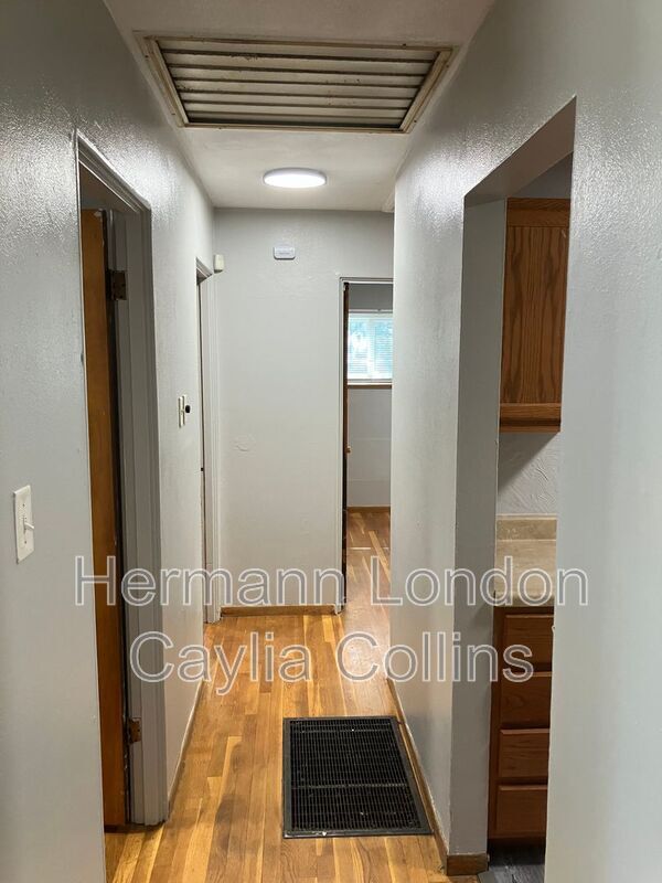Building Photo - 10531 Spring Garden Dr