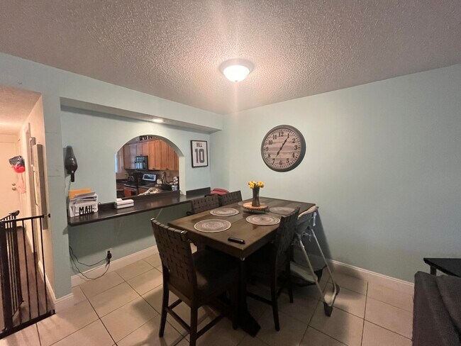 Building Photo - 8441 Forest Hills Dr
