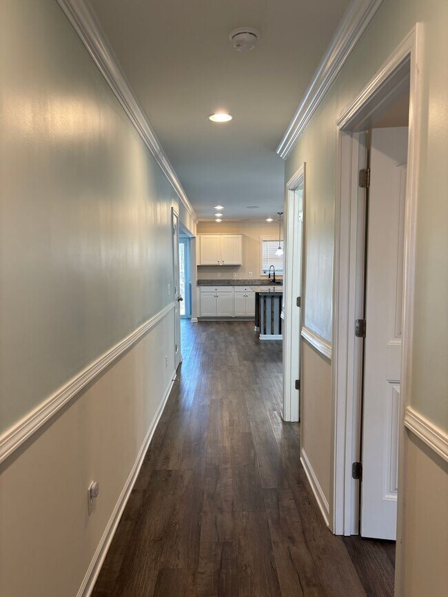 Foto del edificio - 5 bedroom 3 bath home in Pocalla Springs