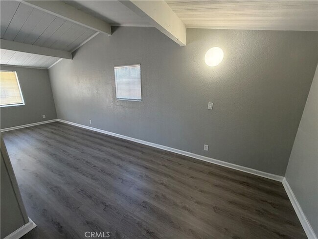 Foto del edificio - 13169 Benson Ave