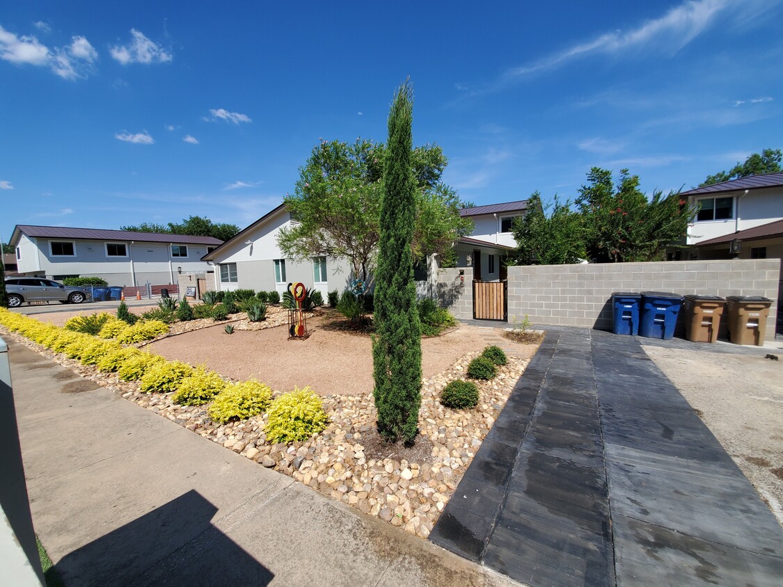 Primary Photo - 8920 Trone Cir