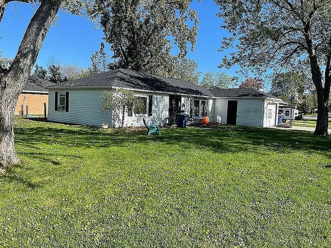 Building Photo - 437 Campus Dr