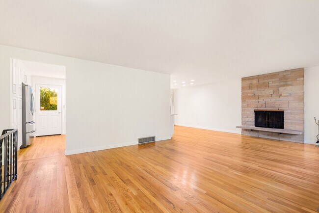 Building Photo - 14841 Densmore Ave N