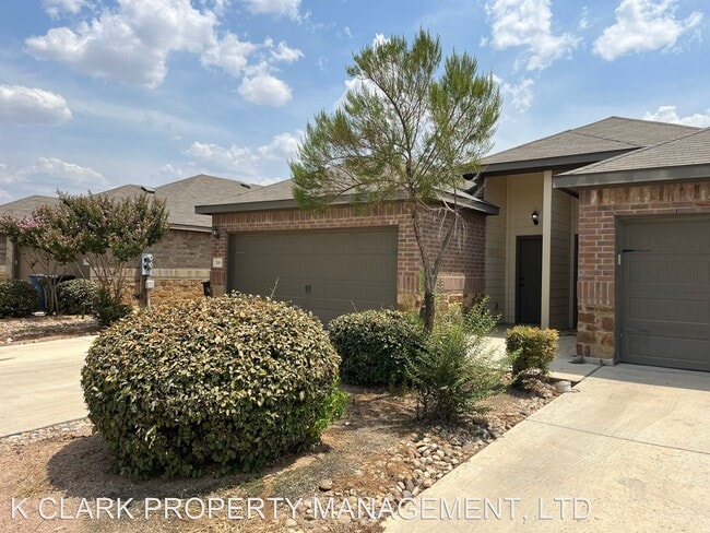 Building Photo - 3 br, 2 bath House - 700 SAENGERHALLE RD