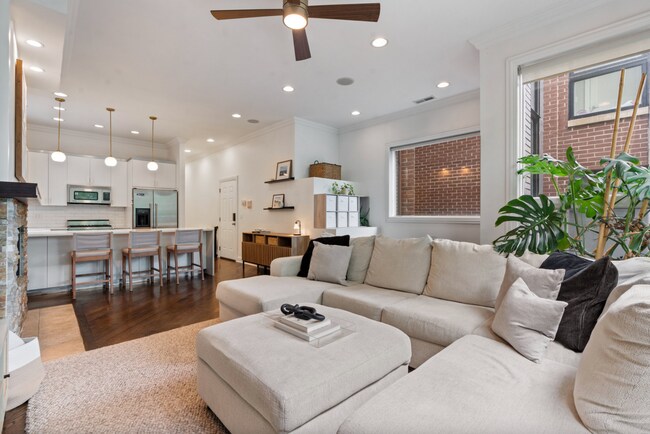 Foto del edificio - 1131 W Addison St
