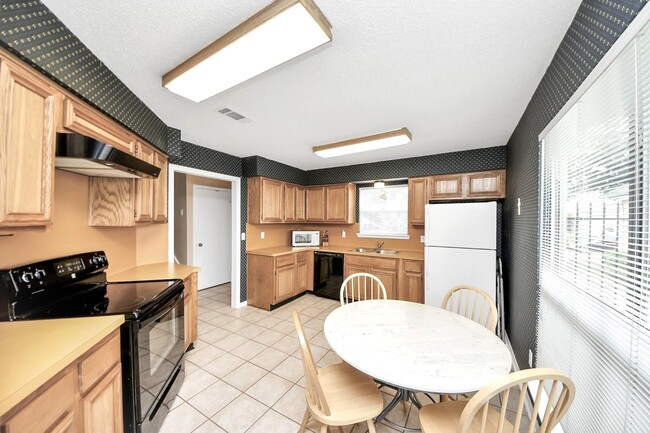 Building Photo - 3615 Palm Grove Dr