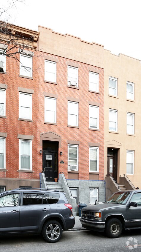 Primary Photo - 556 Henry St