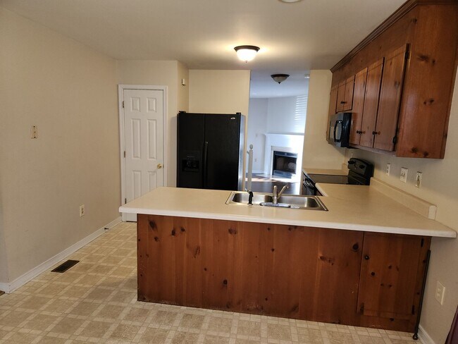 Building Photo - 3 bed 2.5 bath home Chesterfield Fenced Ya...