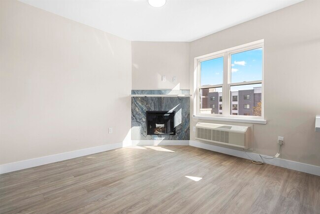 Building Photo - 212 70th St