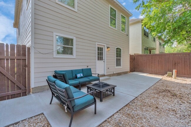 Foto del edificio - 5822 Santa Bernadetta