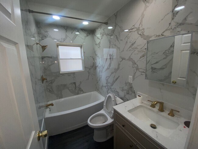 Foto del edificio - 8435 Westwood St