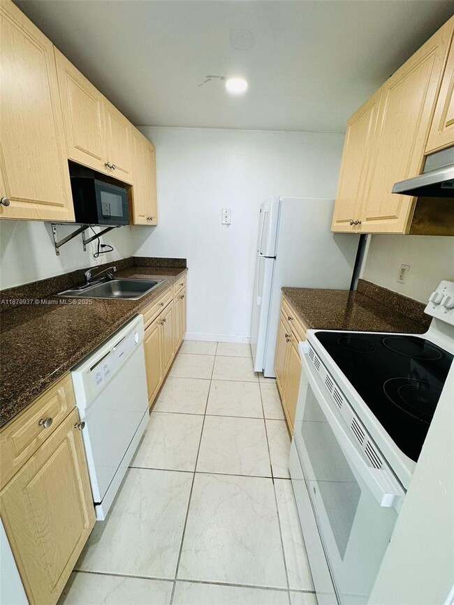 Foto del edificio - 2020 NE 135th St