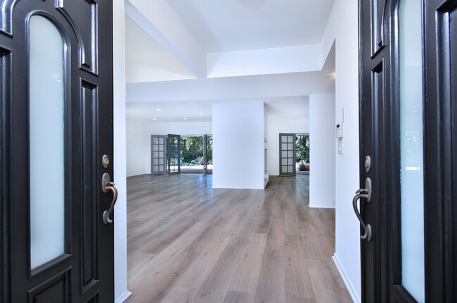 Building Photo - 11400 Dona Lola Dr
