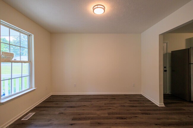 Foto del edificio - 3 bedroom 1 bathroom for rent!
