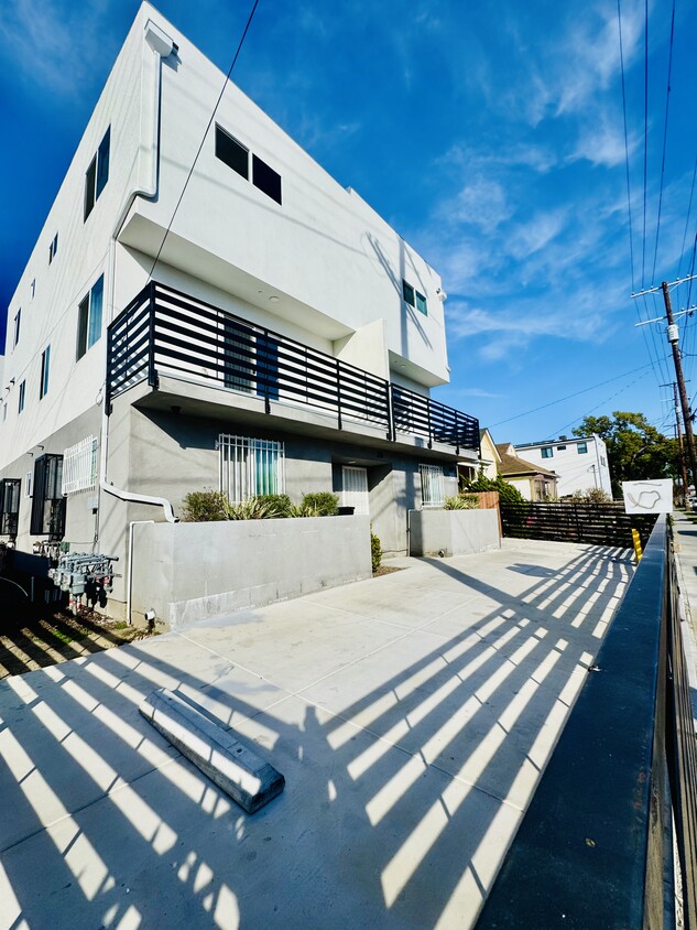 Foto principal - 215 E 29th St