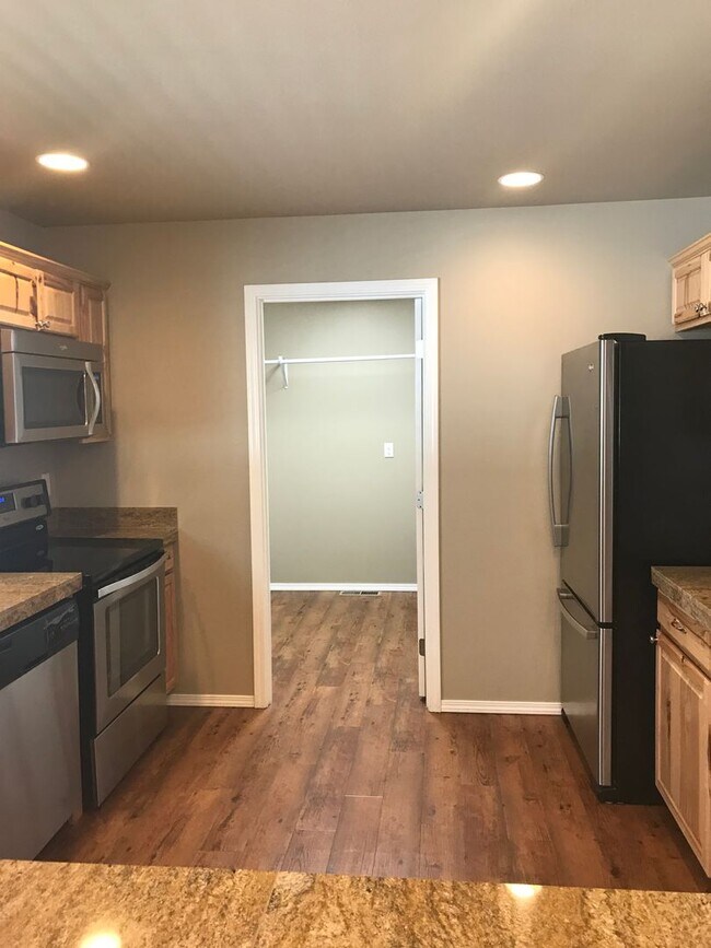 Building Photo - 312 triplex