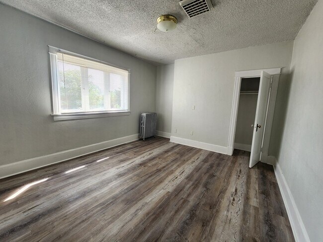 Foto del edificio - 415 E 1st Ave