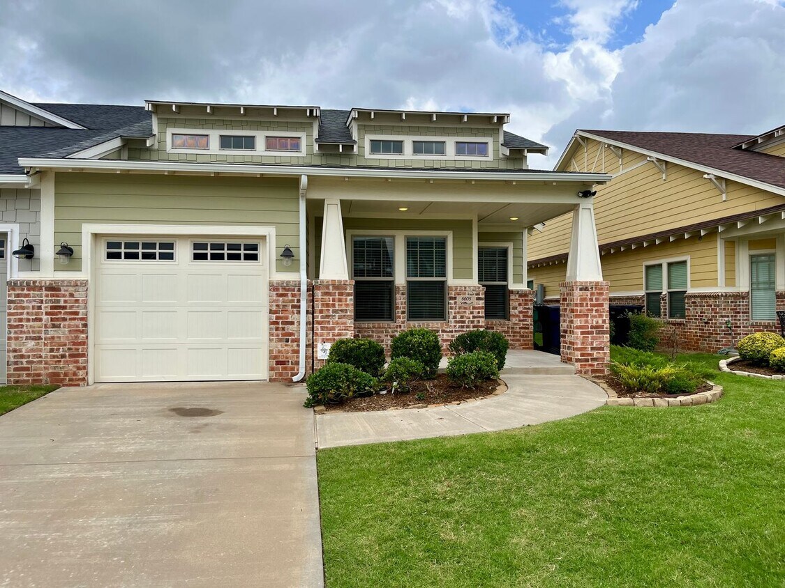Foto principal - Large 3 Bed, 2 Bath in Beautifully Well-Ma...
