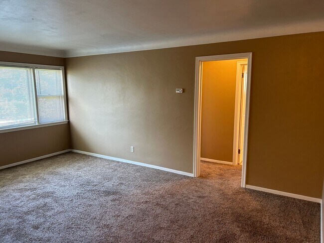 Foto del edificio - Great 1 Bedroom in W St Paul!!  Move IN SP...