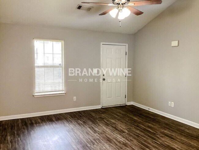 Building Photo - 609 Fieldcrest Dr