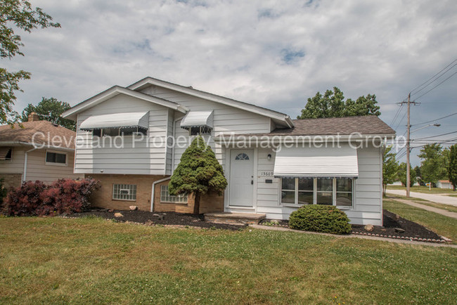 Foto del edificio - 15609 Shirley Ave