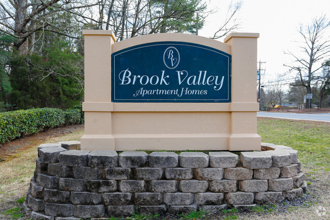 Foto del edificio - Brook Valley Apartment Homes