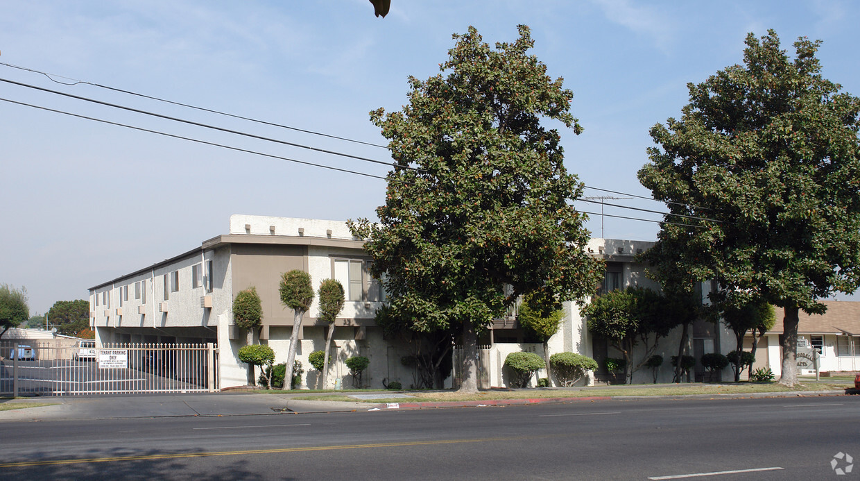 Foto del edificio - California Apartments