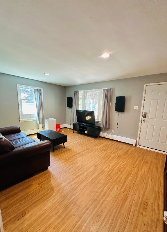 Building Photo - 4384 Crescent Dr