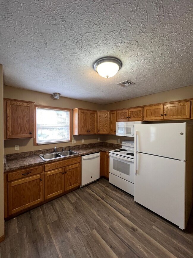Foto del edificio - 222-222 W Home St