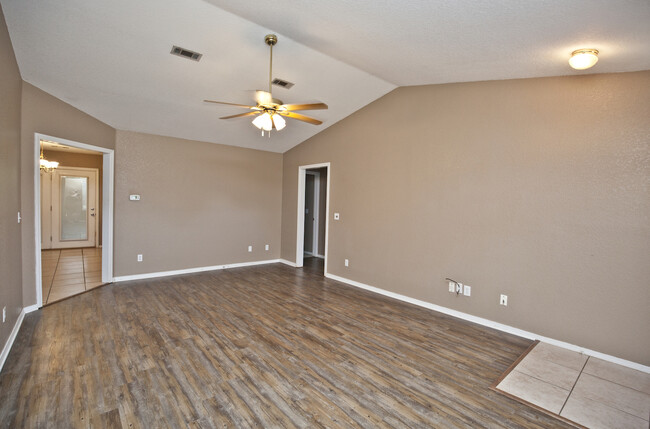 Foto del edificio - ***235 S. Sundown Drive***