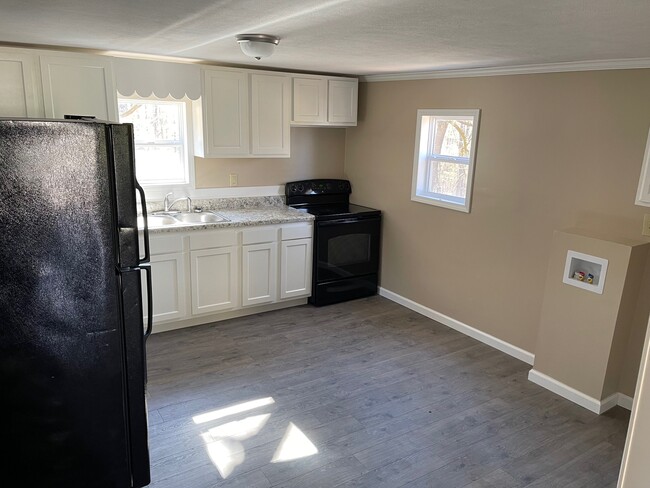 kitchen - 517 White St
