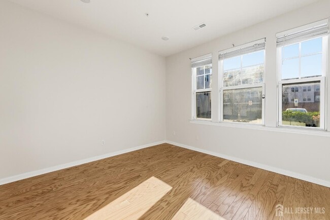 Building Photo - 38 Bond St