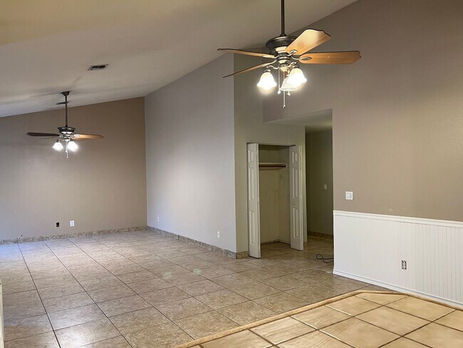 Building Photo - Spacious 3-Bedroom, 2-Bath Home with Den &...