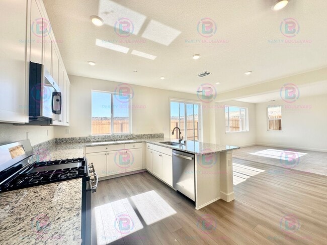 Building Photo - Brand New Lennar Home in the Five Ridges C...