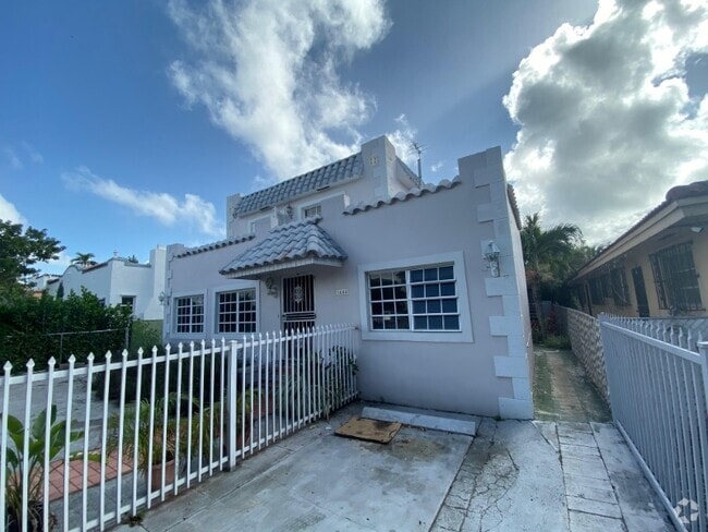 Building Photo - 1664 SW 9th St