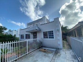 Building Photo - 1664 SW 9th St