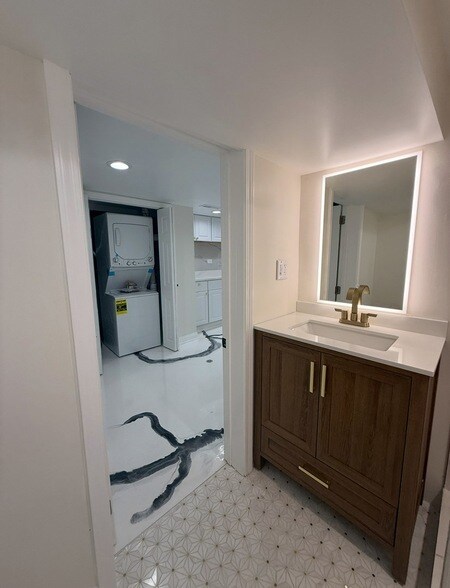 Building Photo - 3811 W 61st St