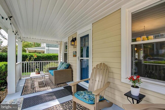 Building Photo - 102 E Linden St