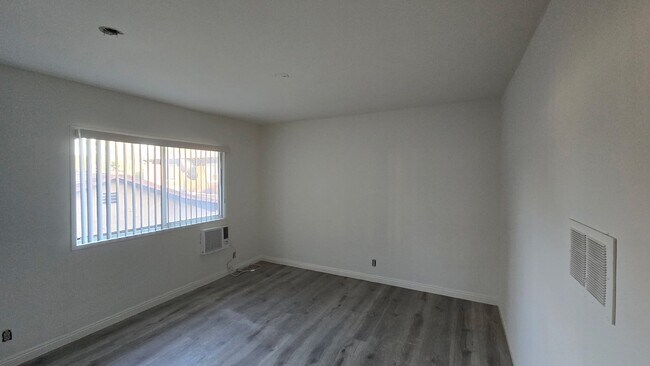 Foto del edificio - 14310 Tiara St