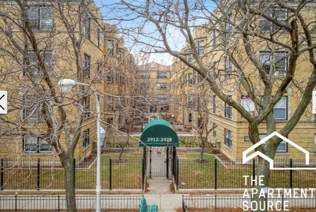 Building Photo - 3924 N Pine Grove Ave