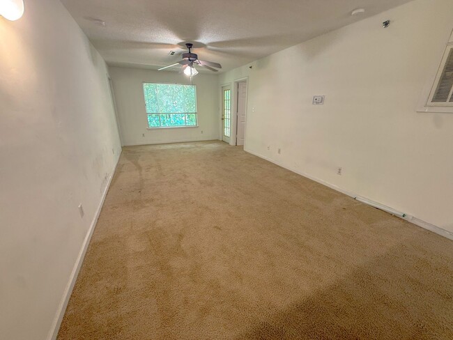 Foto del edificio - Top floor 4 bed 4 bath condo! On Wolfline, perfect for roommates!