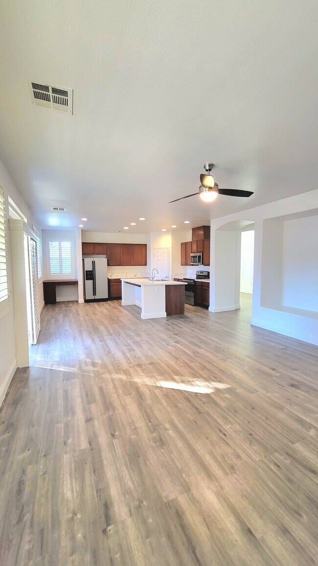 Foto del edificio - 3879 N Mayfield Ranch Rd