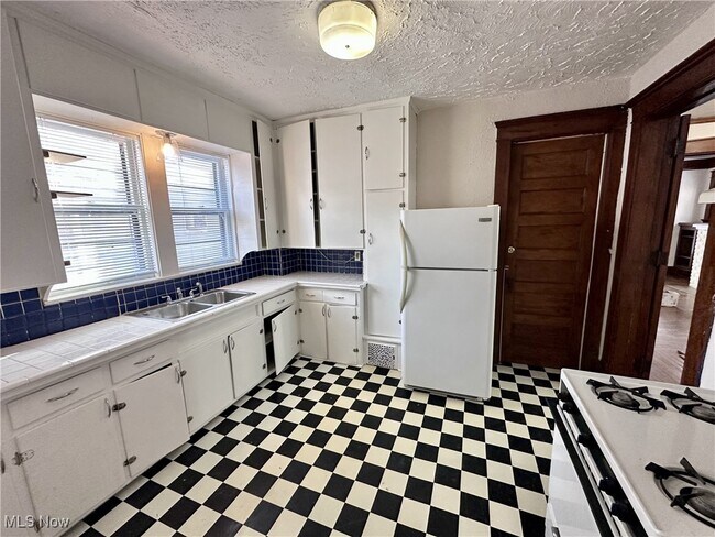 Foto del edificio - 349 Cloverdale Ave