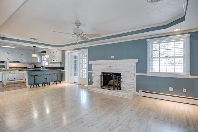 Foto del edificio - Close to Bases! Renovated brick ranch!