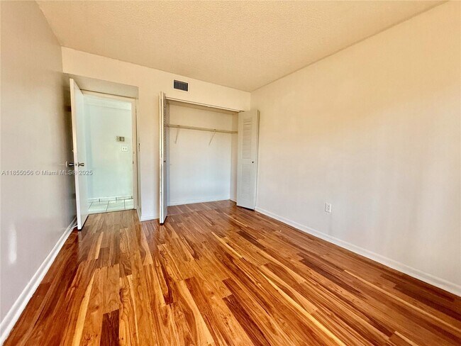 Foto del edificio - 14833 SW 80th St
